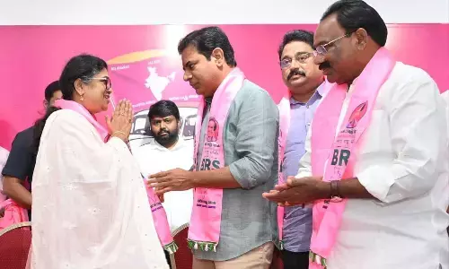 Telangana Election 2023: विधानसभा चुनाव से पहले कांग्रेस छोड़ BRS में शामिल हुई पलवई श्रावंती, लगाए आरोप