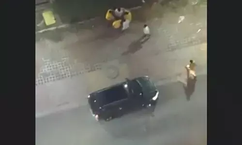 Greater Noida News: नशे में चूर एसयूवी चालक ने सड़क किनारे खड़े गार्ड को मारी टक्कर, हुआ गिरफ्तार