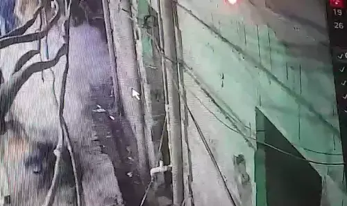 Ghaziabad Crime News : गाजियाबाद में लोहे की रॉड में पटाखा भरकर युवक पर चलाया, मौत