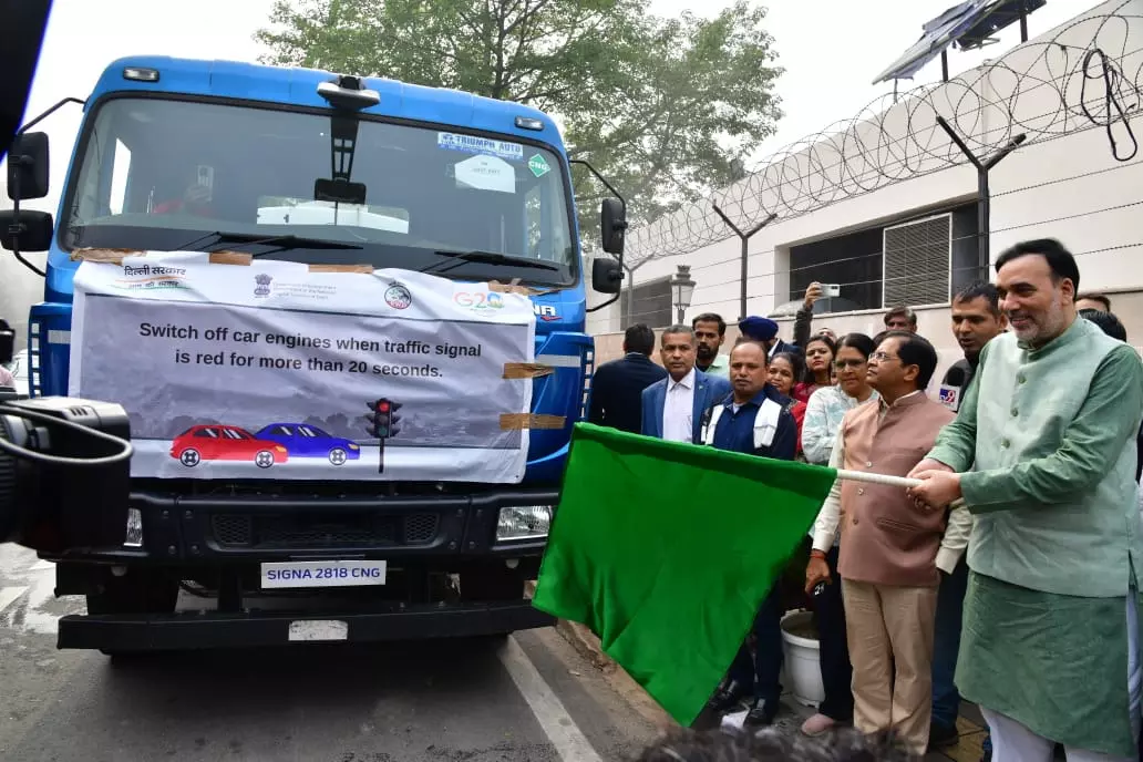 Delhi Pollution: प्रदूषण कम करने के लिए 215 एंटी स्मॉग मशीनें चालू की गईं, दिल्ली में वॉटर स्प्रिंक्लिंग कैंपेन कल से