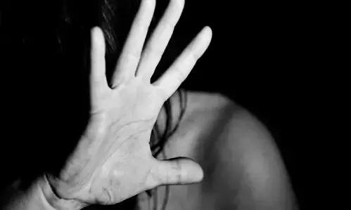 Karnataka Crime: कर्नाटक में छात्रा के साथ यौन उत्पीड़न, लेक्चरर गिरफ्तार, वीडियो बनाकर ब्लैकमेल भी किया