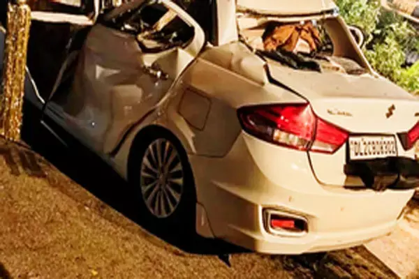 UP News: नेशनल हाइवे पर ट्रक से टकराई कार, छह की मौत...