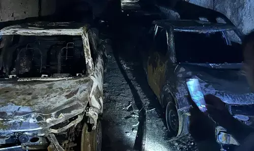 Delhi Fire News: आवासीय इमारत में लगी आग, जान बचाने के लिए पांच लोग बालकनी से कूदे, 26 को बचाया, महिला की मौत