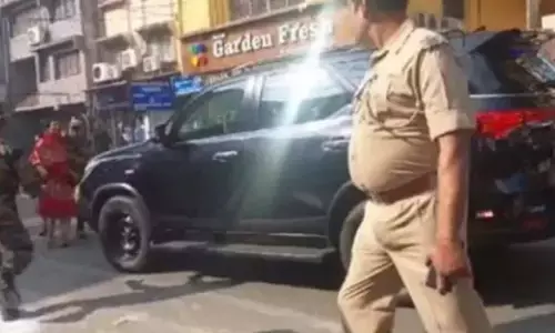 पीएम मोदी की सुरक्षा में चूक, काफिले के सामने अचानक आई महिला, करना चाहती थी पति की शिकायत !