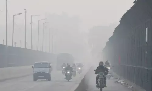 Delhi NCR Air Quality: दिल्ली का वायु प्रदूषण अब भी गंभीर, दमघोंटू हवा में सांस लेने को मजबूर जनता