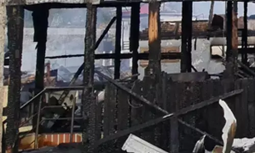 जम्मू-कश्मीर के डोडा में आठ इमारतों में लगी आग