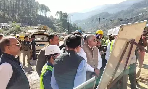 Uttarkashi Tunnel Rescue: उत्तरकाशी टनल हादसा में अमेरिकन ऑगर्स मशीन से रेस्क्यू शुरू, केंद्रीय मंत्री वीके सिंह ने लिया जायजा