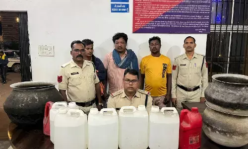 Raigarh News: शुष्क दिवस पर चक्रधरनगर पुलिस ने अवैध शराब पर  की कार्रवाई, 70 लीटर शराब जब्त...