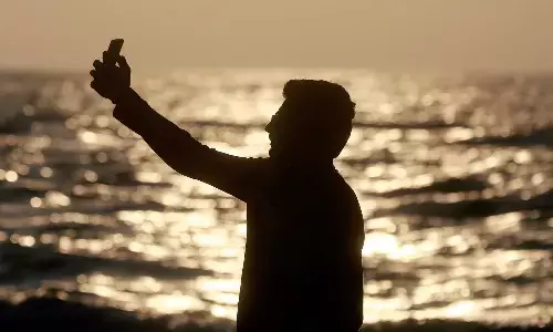 Saharanpur News Hindi: सहारनपुर में सेल्फी लेने के चक्कर में गई युवक की जान, जानिए पूरा मामला