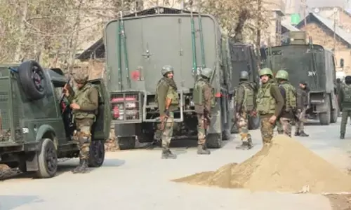 जम्मू चार जवान शहीद: आतंकवादियों ने सेना के वाहन पर गोलीबारी और ग्रेनेड दागे, अभी भी मुठभेड़ जारी...