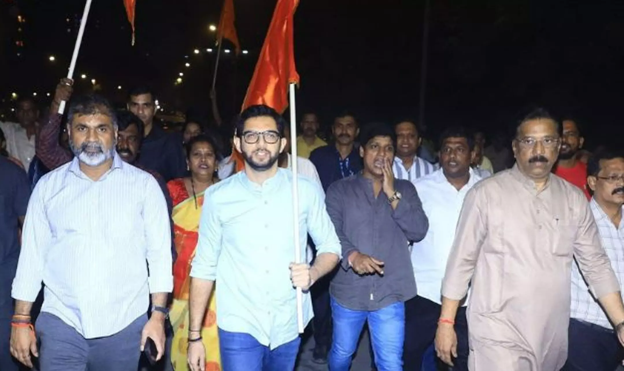 Aditya Thackeray: पुल का उद्घाटन करने पहुंचे शिवसेना विधायक पर FIR, BMC की शिकायत पर कार्रवाई