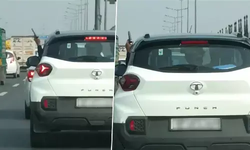 Ghaziabad Crime News: गाजियाबाद में चलती कार से शख्स ने लहराई पिस्टल, वीडियो वायरल