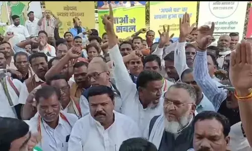 Chhattisgarh Congress: पार्टी से गद्दारी, राजीव भवन में हंगामा: सैकड़ों की संख्‍या में प्रदेश मुख्‍यालय पहुंचे कांग्रेसियों ने जमकर की नारेबाजी