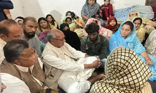 MP में कांग्रेस नेता की हत्या, पूर्व मुख्यमंत्री ने कार्रवाई की मांग को लेकर धरना दिया