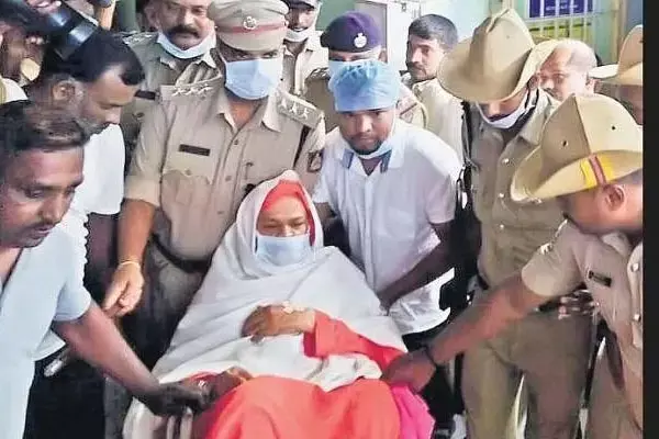 लिंगायत मठ सेक्स स्कैंडल : दुष्‍कर्म के आरोपी संत शिवमूर्ति मुरुघा शरणारू के खिलाफ गिरफ्तारी वारंट जारी