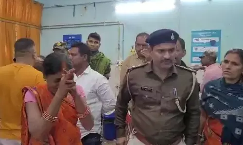 Bihar Crime News: सिरफिरे आशिक ने परिवार पर की अंधाधुंध फायरिंग, लड़की समेत 3 की मौत