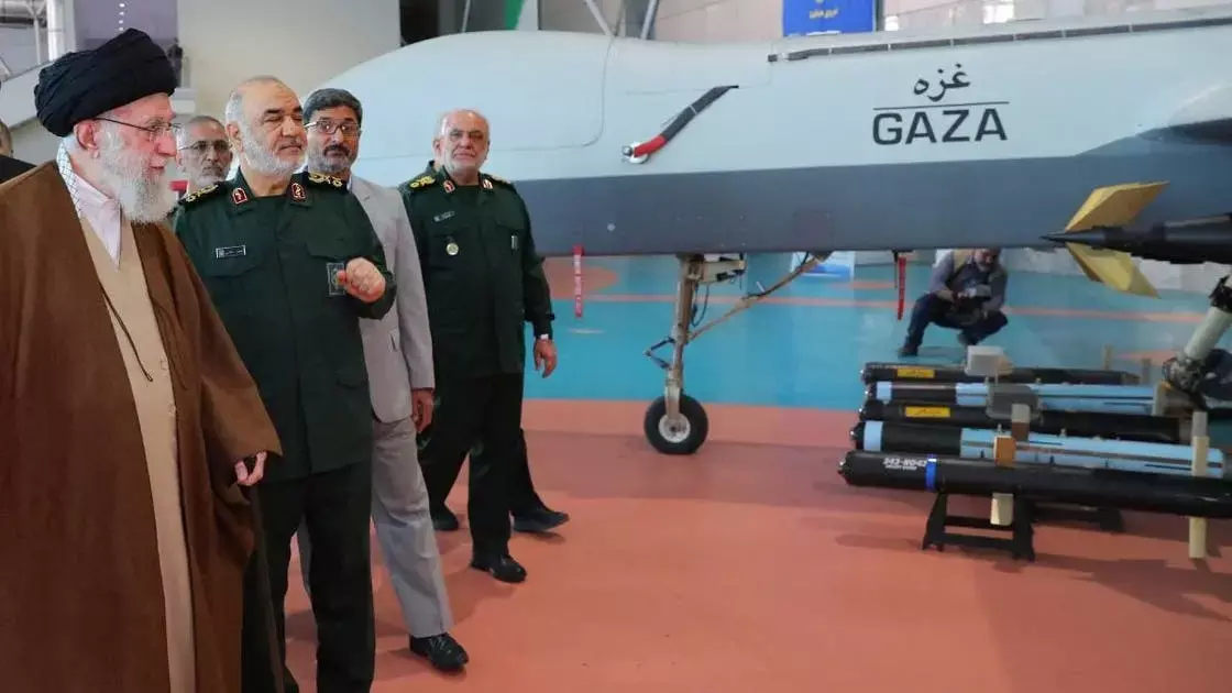 Iran Hypersonic missile: इजराइल-हमास जंग के बीच ईरान ने दुनिया के सामने रख दिया हाइपरसोनिक मिसाइल फतह-II