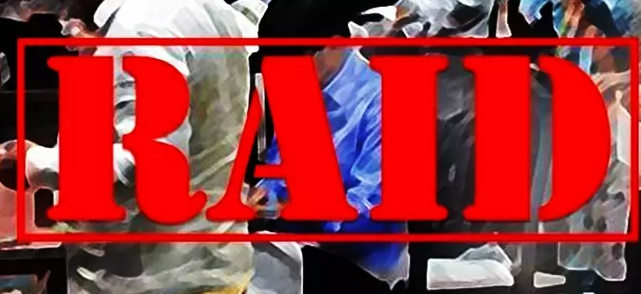 IT raids in Bengaluru: बेंगलुरू में उद्योगपतियों के आवासों और कार्यालयों पर छापेमारी IT raids in Bengaluru: बेंगलुरू में उद्योगपतियों के आवासों और कार्यालयों पर छापेमारी