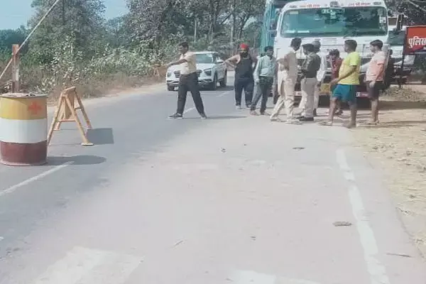 Dhamatari News: अस्पताल से लौट रही मितानिन को ट्रेलर ने मारी टक्कर, हुई मौत, दो घायल...