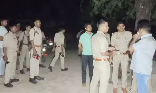 Kaushambi Crime News: जेल से बाहर आए आरोपी ने रेप पीड़िता को कुल्हाड़ी से काटा, देखते रहे लोग