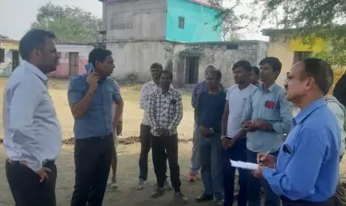 Bhopal News: कलेक्टर ने सरकारी स्कूलों का किया औचक निरीक्षण, 5 शिक्षक, एक बाबू निलंबित