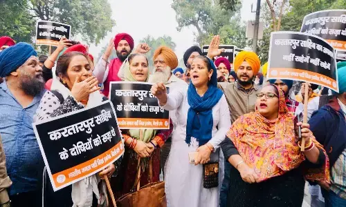 Gurudwara Sahib Kartarpur: करतारपुर साहिब की बेअदबी मामले में BJP ने पाकिस्तान उच्चायोग पर किया प्रदर्शन
