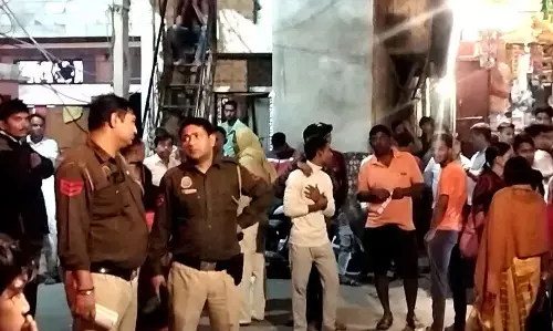 Delhi Crime News:पिता ने 2 मासूम बेटों का गला रेता, छोटे की मौत, बड़े की हालत गंभीर