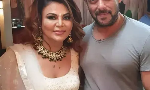 Rakhi Sawant Viral Yoga Teacher Video: मोदी की योगा टीचर बनने के चक़्कर में फंसी राखी सावंत