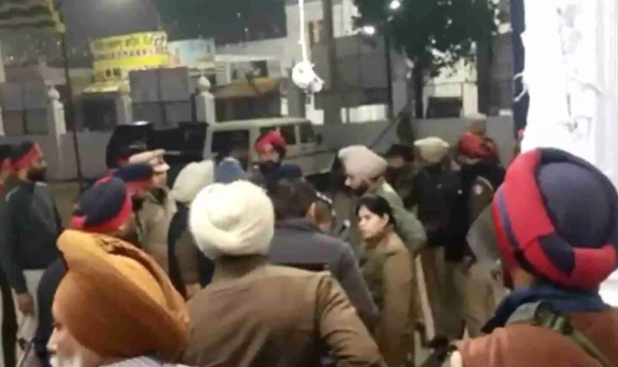 Nihang Sikhs Clash: पंजाब के कपूरथला में निहंग सिखों और पुलिस के बीच झड़प, एक पुलिसकर्मी की मौत, 5 घायल