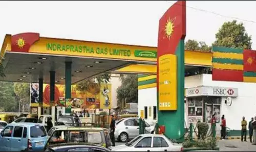CNG Price Hike : दिल्ली-एनसीआर के लोगों की बढ़ी मुश्किलें, CNG को कीमतों में हुई बढ़ोतरी