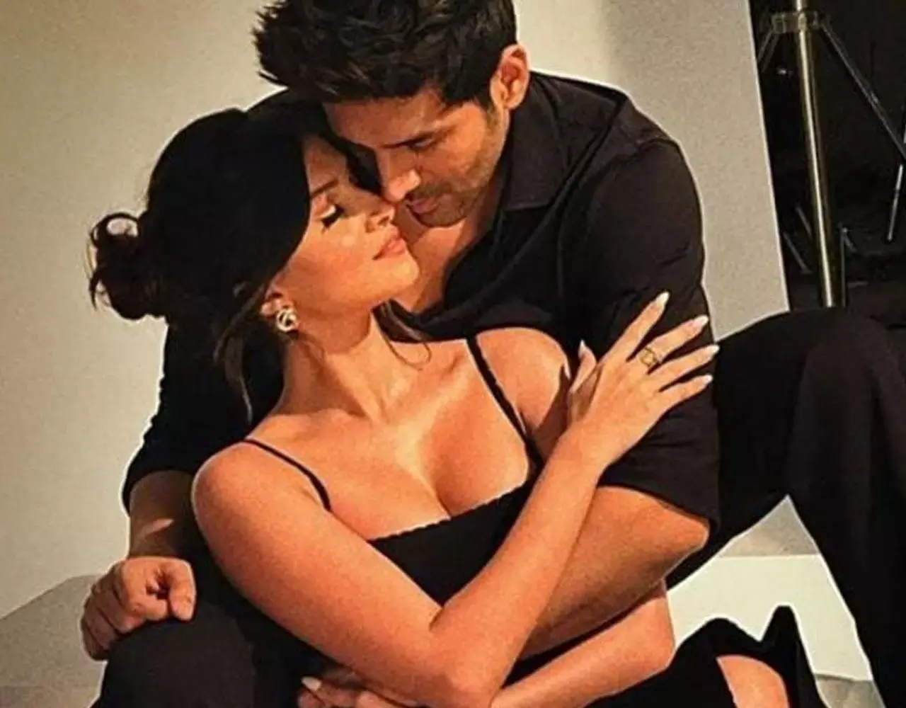 Kartik Aaryan Birthday: डेटिंग अफवाहों के बीच कार्तिक ने इस एक्ट्रेस के साथ दी ऐसी पोज, अपनी बर्थडे पार्टी में खिचवाई किलर फोटो...