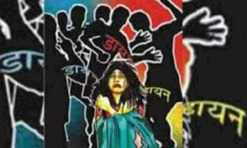 Jharkhand Crime News: झारखंड में महिला को डायन-चरित्रहीन बता मारे 20 जूते, थूक चटवाया, महिला को गांव से निकाला