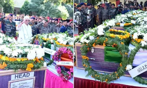 Rajouri Encounter: जम्मू-कश्मीर के एलजी, सेना कमांडर और डीजीपी ने शहीद सैनिकों को दी श्रद्धांजलि