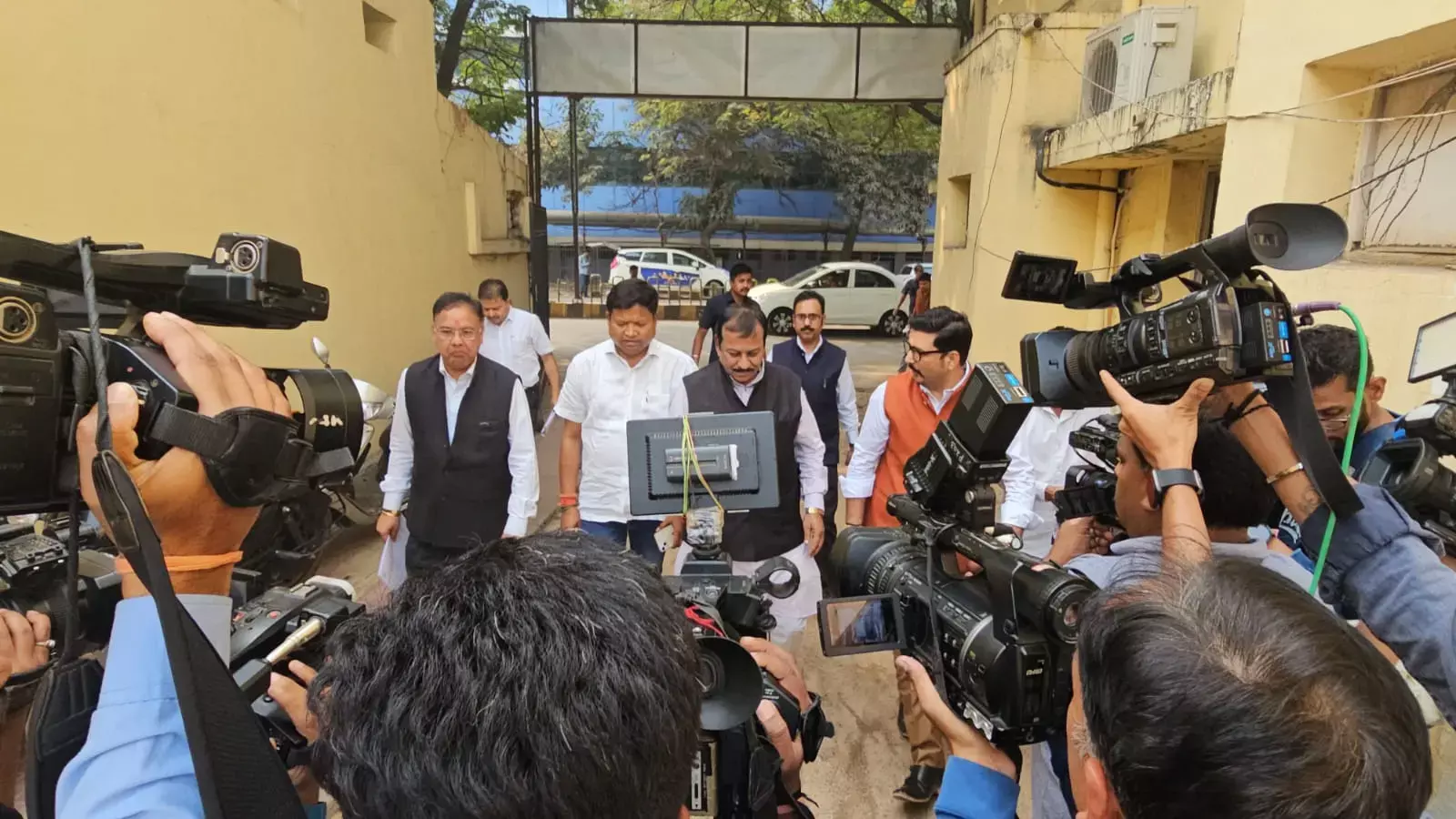 Assembly Elections: सीएम भूपेश की उम्मीदवारी रद्द करने की मांग: चुनाव आयोग से भाजपा ने की मांग, बीजापुर कलेक्‍टर की भी शिकायत