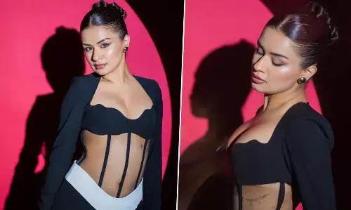 Avneet Kaur Hot Photos: अवनीत कौर ने फ्लॉन्ट किया कर्वी फिगर, हॉट फोटो देख फैंस का हुआ हल बेहाल !