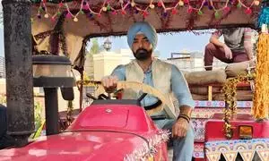 Entertainment News: इक्क कुड़ी पंजाब दी के लिए अविनेश रेखी ने एक दिन में सीखा ट्रैक्टर चलाना...