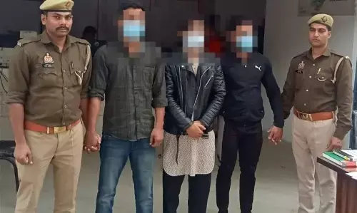 Ghaziabad News: गाजियाबाद में थाने से निकलते हुए बनाई रील, पुलिस ने तीन युवकों को किया गिरफ्तार