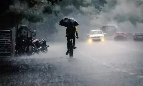 Delhi-NCR Rainfall: दिल्ली के कई इलाकों में बारिश, प्रदूषण से मिलेगी राहत, तापमान में आई इतनी गिरावट