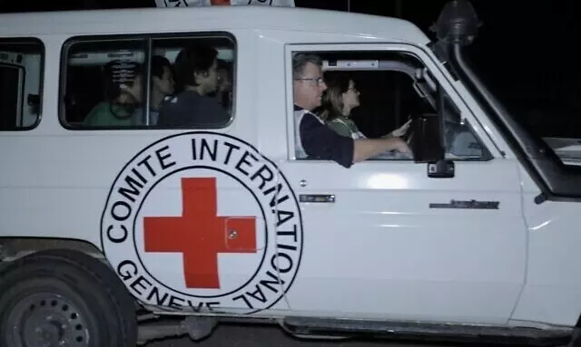 Israel-Hamas Ceasefire: हमास ने बंधकों का चौथा जत्था  किया रिहा, संघर्ष विराम दो दिन और बढ़ा