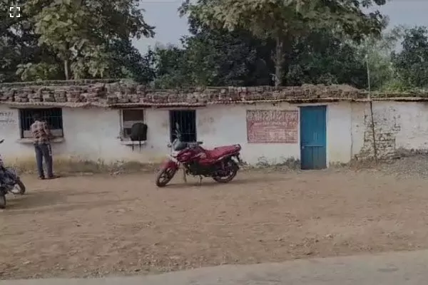 Janjgir–Champa: गन दिखा शराब दुकान लूटने आये थे बदमाश, पुलिस आरोपियों की तलाश में जुटी Janjgir–Champa: गन दिखा शराब दुकान लूटने आये थे बदमाश, पुलिस आरोपियों की तलाश में जुटी