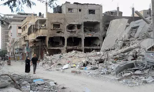 Israel–Hamas ceasefire: इसराइल-हमास संघर्ष विरामसंघर्ष विराम दो दिन बढ़ा, युद्ध में अब तक 15 हजार से अधिक मौतें