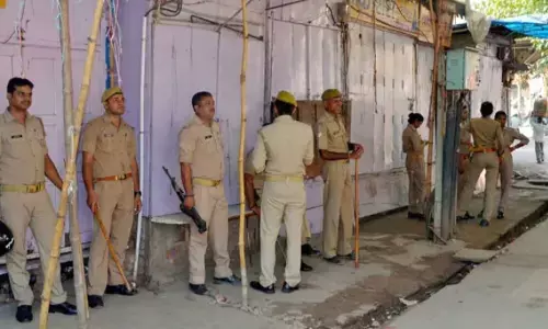 Maharashtra Crime News: स्वादिष्ट खाना न परोसने पर माँ को दरांती से काटा