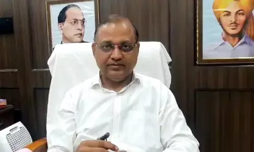 Delhi News: AAP विधायक सोमनाथ भारती की जेब से मोबाइल चोरी, स्थानीय लोगों ने आरोपी को पकड़ा,  चोर ने ब्लेड से किया वार