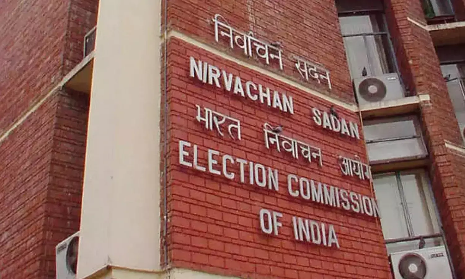 Telangana Election 2023: तेलंगाना में चुनाव आयोग की बड़ी कार्रवाई, 3 पुलिस अधिकारियों को सस्पेंड करने का आदेश