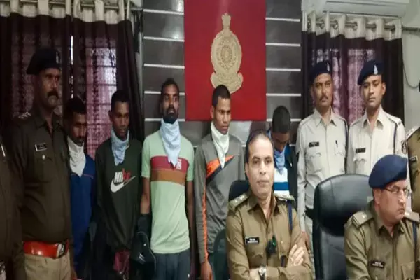CG Korba News-युवती का अपहरण, 15 लाख की फिरौती, पैसे नहीं मिले तो कर दी हत्या, घटना के दो माह बाद जब पुलिस नहीं पकड़ पाई तो आरोपियों ने खुद किया आत्मसमर्पण...