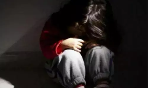 Bihar Crime News : बेगूसराय में इंसानियत को शर्मसार, स्कूली वैन के ड्राइवर ने 5 साल की दो बच्चियों से किया रेप, घर पहुंचाकर भागा