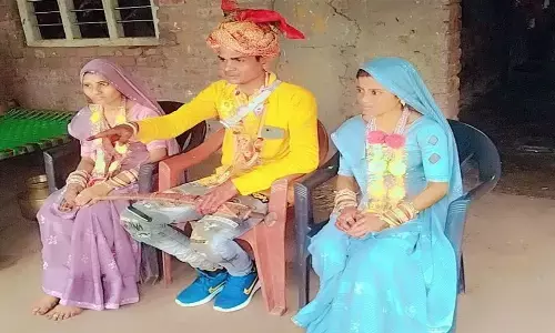 Banswara News: दूल्हे एक एक साथ दो दुल्हन के साथ की शादी, एक ही मंडप पर लिए दोनों के साथ फेरे