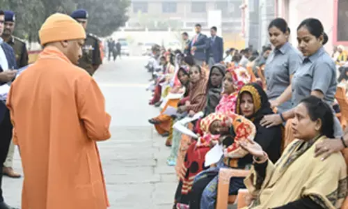 अफसरों पर भड़के CM योगी, बोले-जन समस्याओं के समाधान में कोताही बर्दाश्त नहीं...