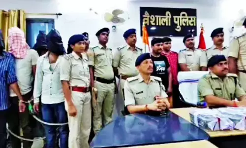 Bihar Crime News: वैशाली के एक्सिस बैंक में हुई करोड़ों की लूट का खुलासा, पुलिस वाले का लड़का निकला मास्टरमाइंड