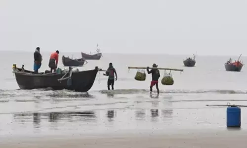 अरब सागर में 40 मछुआरों वाली नाव लापता, तलाश शुरू